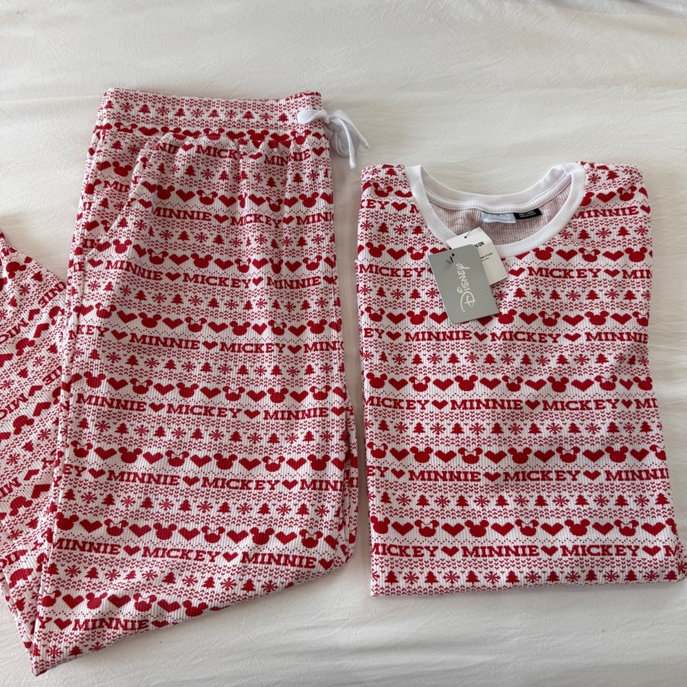 Disney Men’s Christmas/holiday pajama set Mickey Minnie Mouse NWT